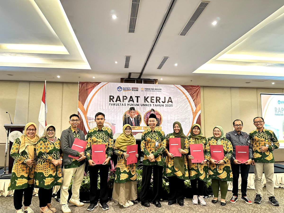 Dekan FH UNNES Lantik Enam Pengelola Gugus untuk Perkuat Tata Kelola, Mutu, dan Pengembangan Fakultas

#fhunnesmenggema #fhunnesdigdaya #fhunnesberdaulat #zonaintegritas