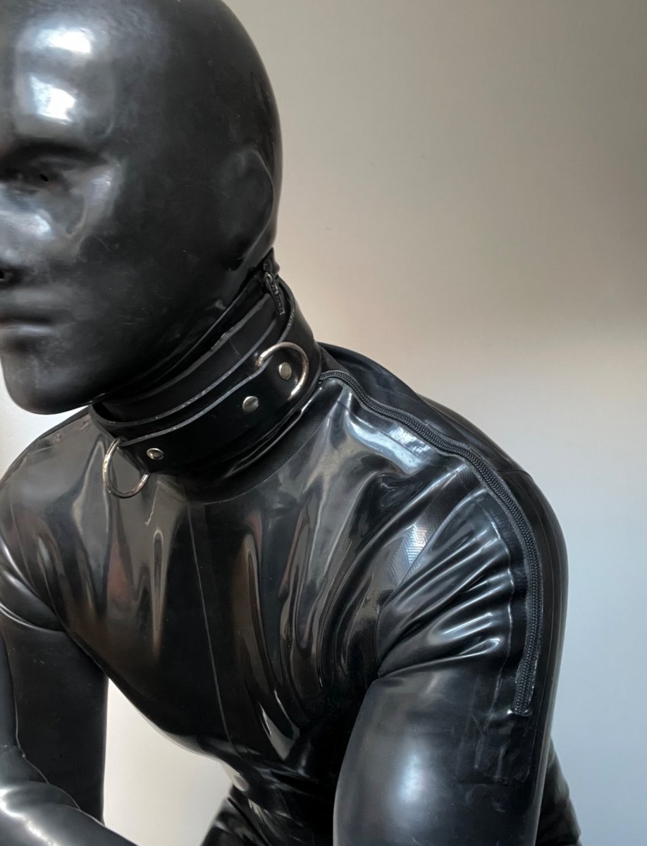 gumgear247's tweet photo. Locked rubber is secure rubber. 🥵🔐🔐 #rubberfetish https://t.co/Hz4OaNRmg1