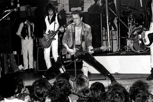 fuzzbucket🤬😱 tweet media