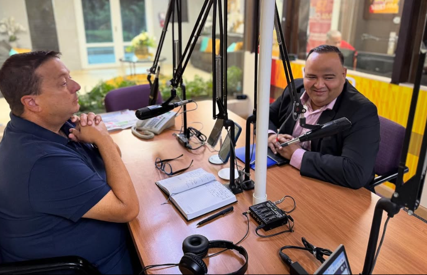 OreHumacao's tweet photo. Planes de trabajo y ejecución de los mismos, entre otros asuntos de importancia para nuestras escuelas fueron discutidos en la entrevista a nuestro Superintendente Regional, Douglas J. Meléndez Cruz en la emisora radial WMDD 1480 a.m. de Fajardo. #OREHumacao #medios #entrevista https://t.co/d3XjLEqVYe