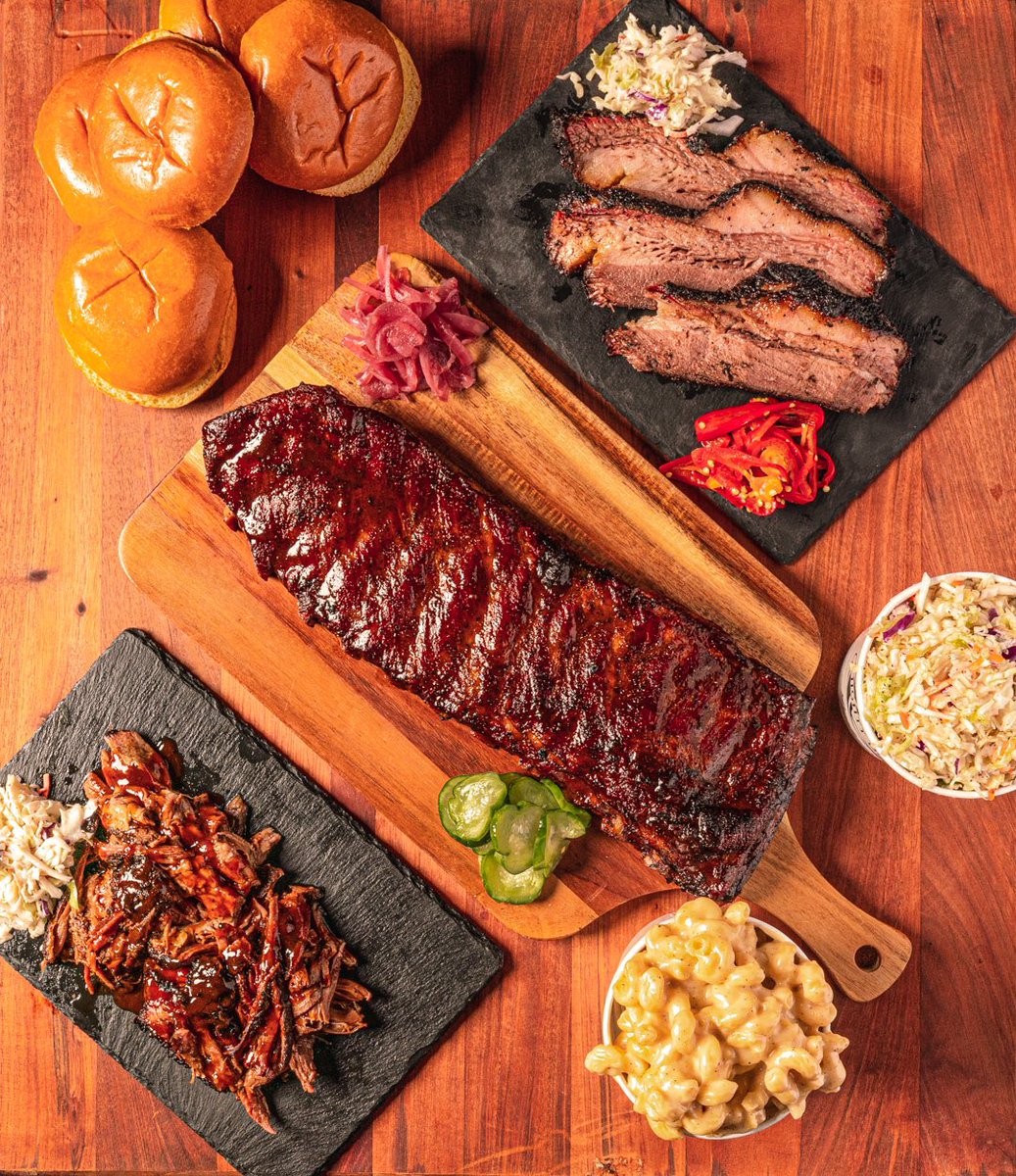 Get your Big Game preorders in! We have pickup specials plus all the trays of wings you need 🍗 🏈 #mightyquinns