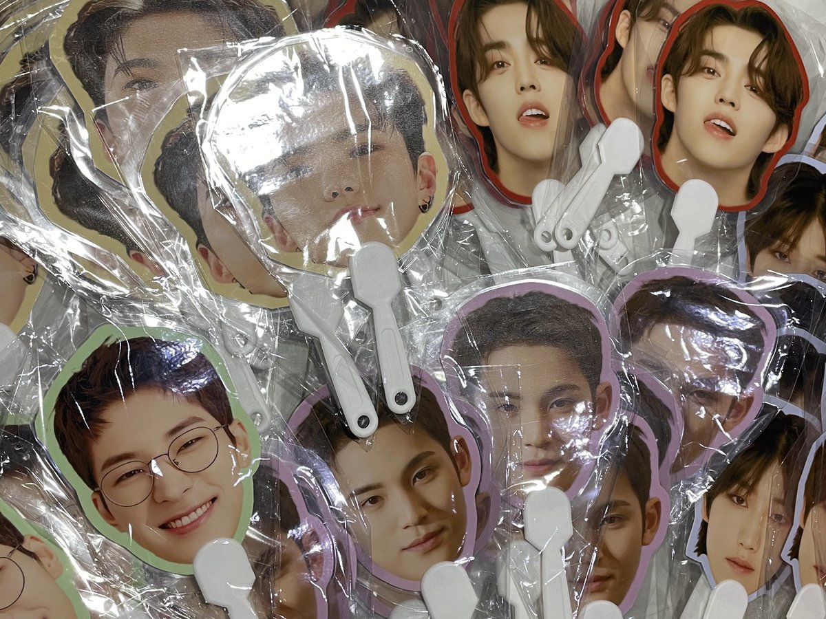 cacaangelic's tweet image. SEVENTEEN RIGHT HERE FREEBIES❤️
Supported by me &amp;amp; @heygyuuu 

📍8 Feb 2025
📍JIS
📍Just say “hi” if you see us

-Trade? hit me on DM‼️
-Please take care of the freebies 

Like and retweet this tweet if you want 
Let’s be friends! See u 1️⃣7️⃣🫶🏼