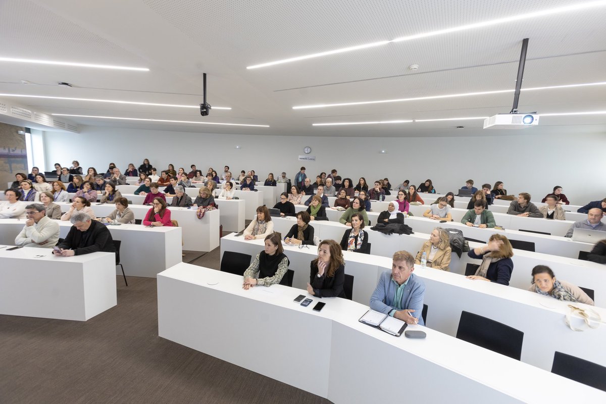 📢 Ayer celebramos la VII Jornada: Juntos contra la Trata, con el lema “Embajadores de la Esperanza”.

🙏 Gracias a Mons. Florencio Roselló Avellanas por inaugurar el Signo Social del Año Jubilar de la Esperanza en la <a href="/unav/">Universidad de Navarra</a>.

#unav #tantaka