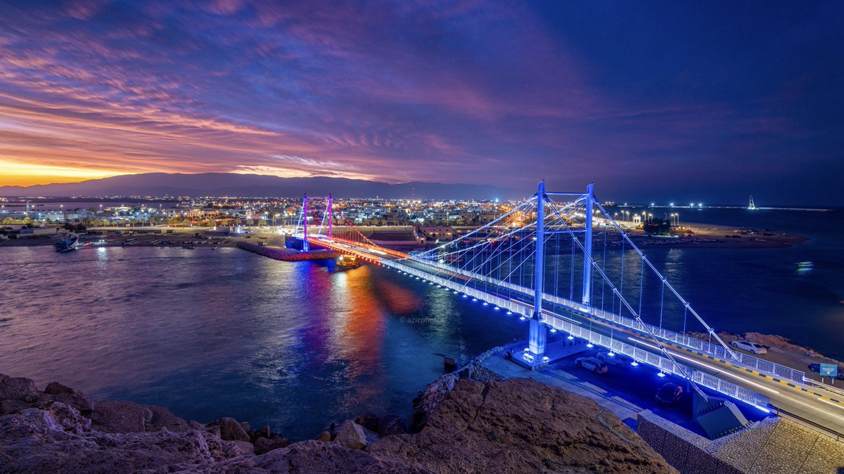 غروب غير عن كل غروب 🌅 #صور_العفية
،، زاوية من الجبل لجسر خور البطح 🌉