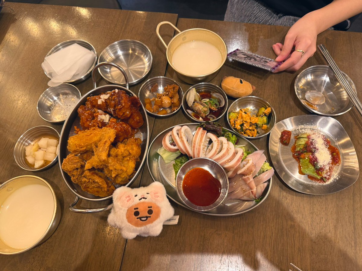 y39__na's tweet photo. 途中よったドーナツ屋(TREM's)さん
可愛くて美味しかった🤤
最後は韓国料理で🇰🇷
ワタシだけ我慢出来ずに生ビール🍺🤪
最初マッコリにすればえかった𐤔𐤔𐤔𐤔
急に誘って相手してくれたお2人
ホントありがとうございます🫶🏻︎💞
また遊んで下さい🥺🥺 https://t.co/tZVDFG3O51