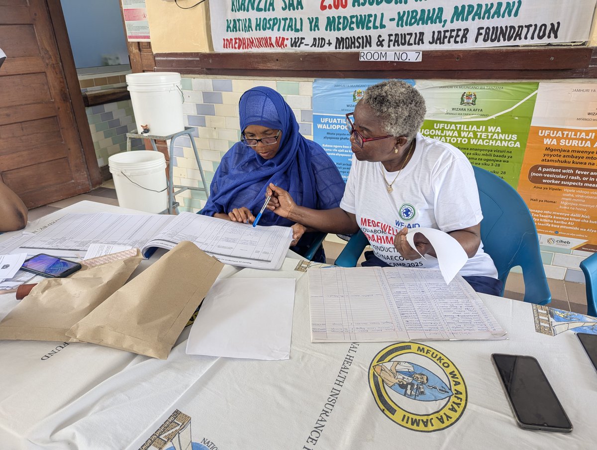 Timu ya baadhi ya wahudumu wa Afya
wa Hospitali ya MEDEWELL wakiendelea kutoa
huduma kwa wanawake waliojitokeza katika siku ya
kwanza ya kambi ya matibabu bure kwa magonjwa ya
wanawake (07/02/2025) #mohsinfauzia
#tanzaniaroadhaulage #WFAID #ehchcdsm