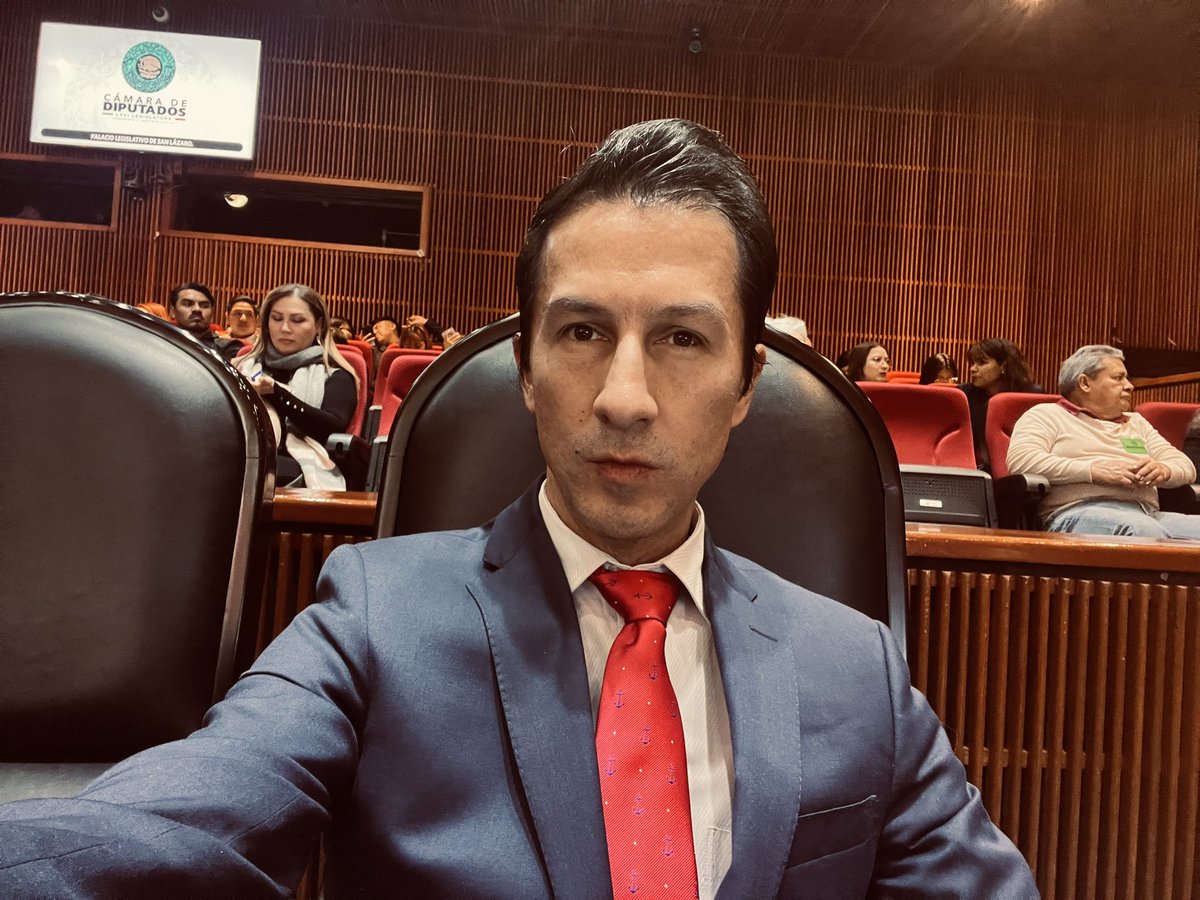 Casual en mi faceta de legislador, en la <a href="/Mx_Diputados/">H. Cámara de Diputados</a>