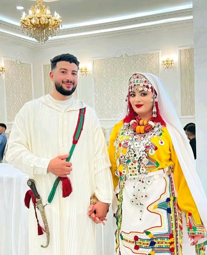 MounaNaceri's tweet photo. Bride & groom embracing Souss traditions with grace. The bride in Asmlal caftan & unique jewelry. The groom in Jellaba, & adds lkemmit (Koummiya) sword.✨
#Morocco #Amazigh #Souss #Caftan #Jellaba #jewelry https://t.co/KoPvpDdbkA
