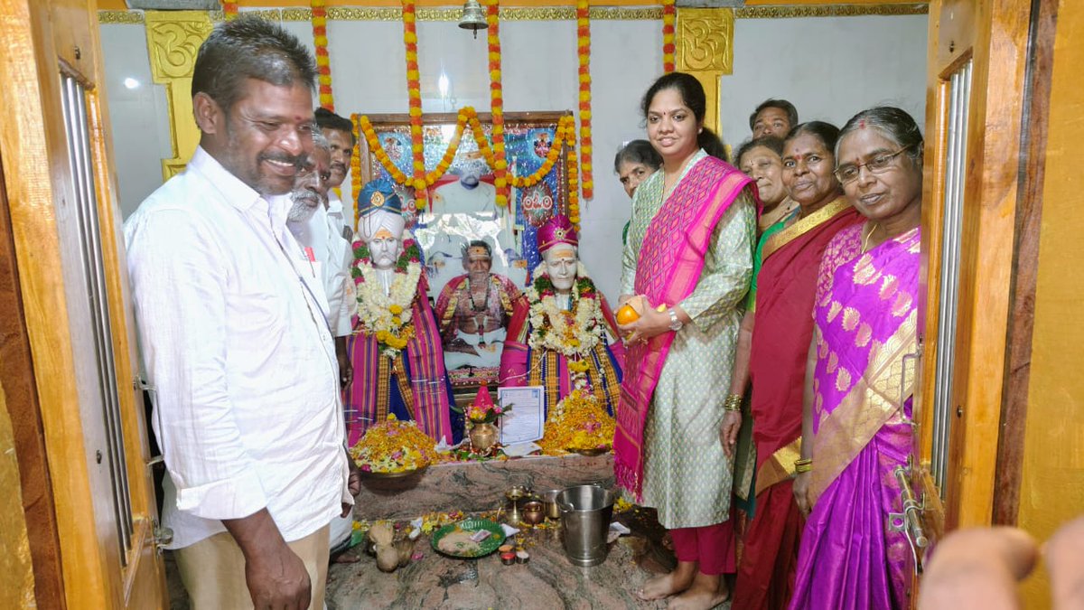Parnika_Reddy_'s tweet photo. కోయిలకొండ మండలం వింజమూరు గ్రామంలో శ్రీకృష్ణ గురుగీత ఆశ్రమంలో 74 వ పాదపూజ ఉత్సవాల్లో పాల్గొన్న ఎమ్మెల్యే డా చిట్టెం పర్ణిక రెడ్డి గారు. #chittemparnikareddy #Congress #MLA #narayanpet #TelanganaCongress https://t.co/dJaZiWmiJa