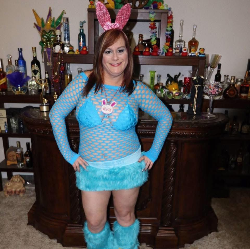 TomandBunny's tweet image. Throwback to our Techno era! 🔥🎶 Glow sticks, beats, and wild nights—this was the vibe! Who else remembers rocking these looks? 😍

 #TechnoEra #RaveVibes #EDMFashion #Throwback #FestivalStyle #NeonNights #GoodTimes #ElectroGlow #PartyMode #dancetilldawn