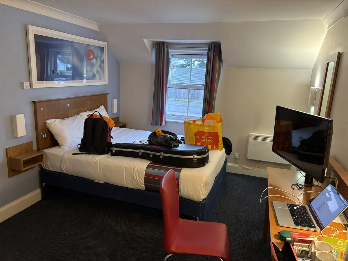 The glitz &amp; glamour of a journeyman songwriter