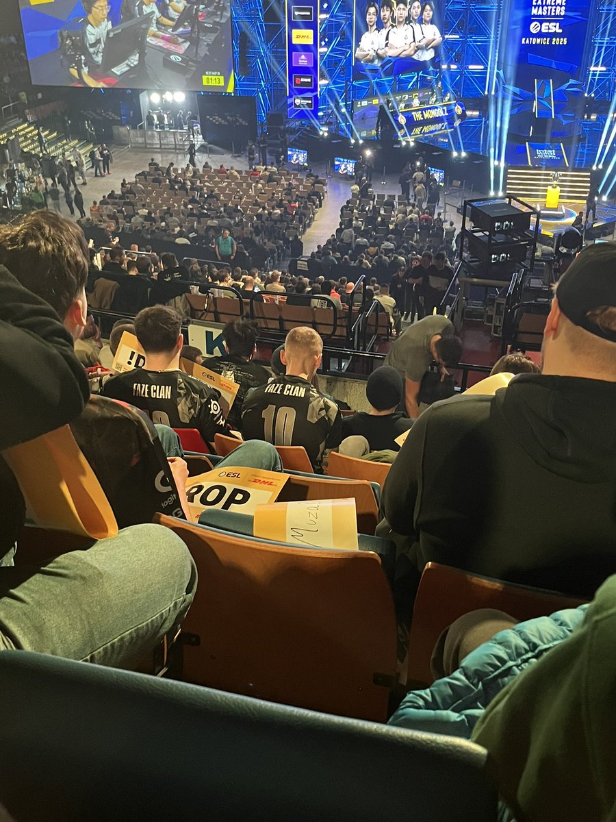 What is ropz doing here in FaZe jersey