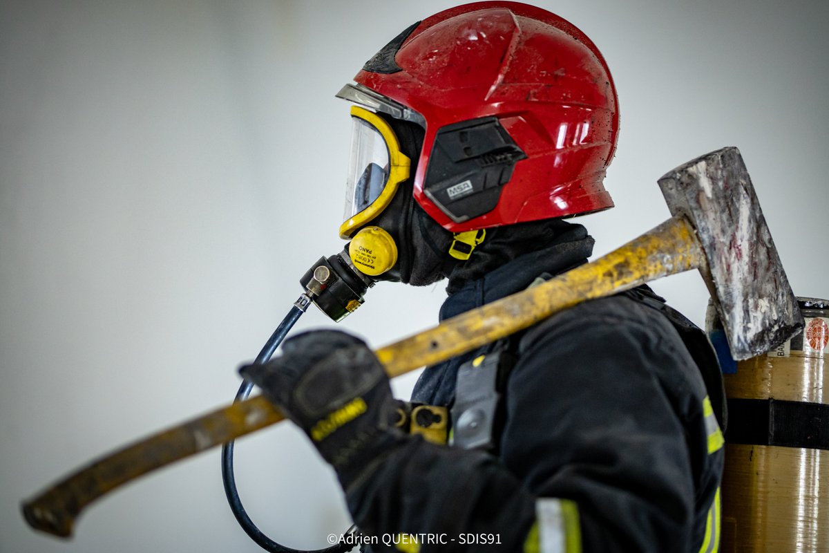 Heigh-oh heigh oh, on rentre du boulot ! 🎶 
On vous souhaite un bon #weekend ! 
📸 <a href="/AdrienQuentric/">AQ_Photographie / Photographe opérationnel SDIS 91</a>