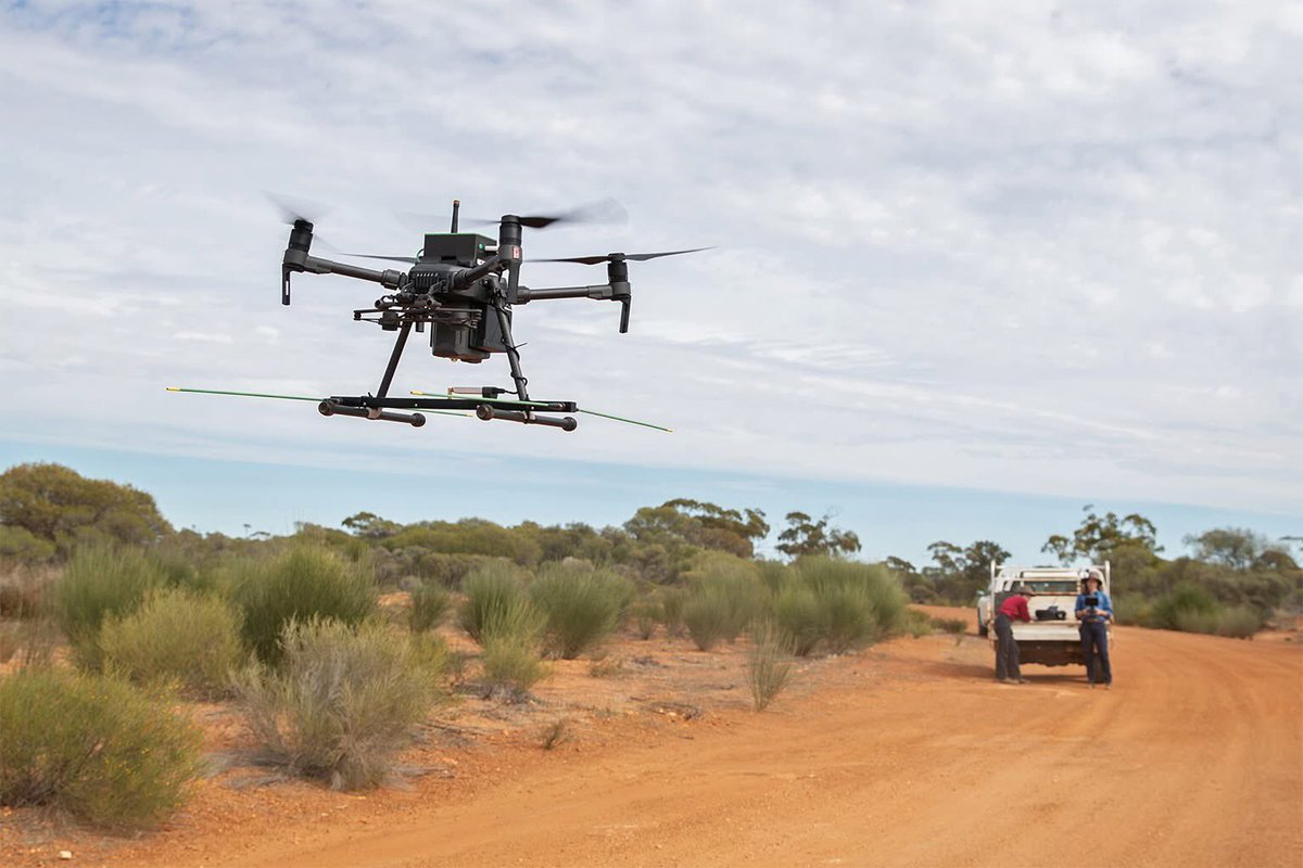 afrostaincolleg's tweet image. ✨ In industries beyond agriculture, drones monitor air &amp;amp; water quality, track ecosystem changes, and aid wildlife conservation. They provide vital data for environmental protection.

 Ready to harness this tech? We can help you acquire the skills #EnvironmentalTech