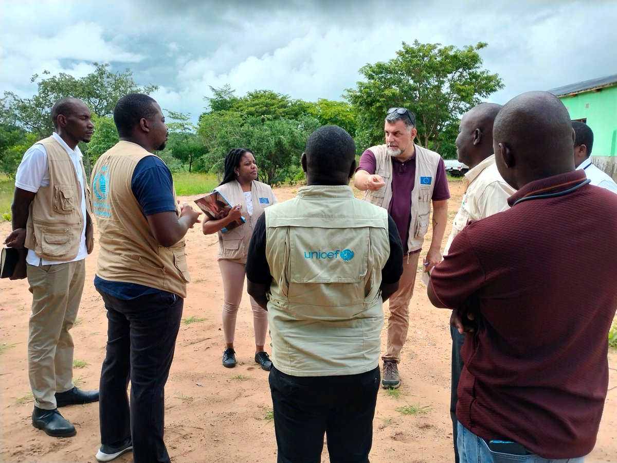 UNICEF Zambia (@unicefzambia) on Twitter photo No child should go hungry. Thanks to <a href="/eu_echo/">EU Civil Protection & Humanitarian Aid 🇪🇺</a>, essential food & life-saving nutrition & protection services are reaching Zambia’s most vulnerable.
📍Sesheke: 555 h/holds received food assistance. "Coordination is key for a successful shock response. -Michele Angeletti, ECHO 🇪🇺 No child should go hungry. Thanks to <a href="/eu_echo/">EU Civil Protection & Humanitarian Aid 🇪🇺</a>, essential food & life-saving nutrition & protection services are reaching Zambia’s most vulnerable.
📍Sesheke: 555 h/holds received food assistance. "Coordination is key for a successful shock response. -Michele Angeletti, ECHO 🇪🇺