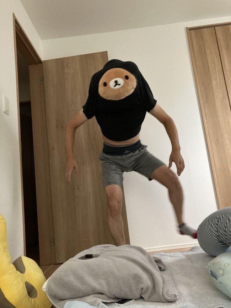 baege_0's tweet image. 크로키 지루할 때 그리는 것
우선 자료부터 재밌어야함
이것들도 한 번씩 그려본 것들임