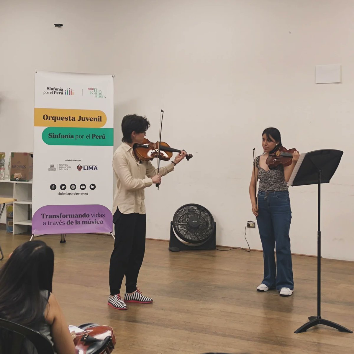 VillanuevaViola's tweet photo. Gran semana de talleres y masterclasses para los maestros y jóvenes de @SINFONIAperu en Lima! Viva la Música! 🫶🇵🇪🎻 #Peru #violapower https://t.co/brah1wPNcR