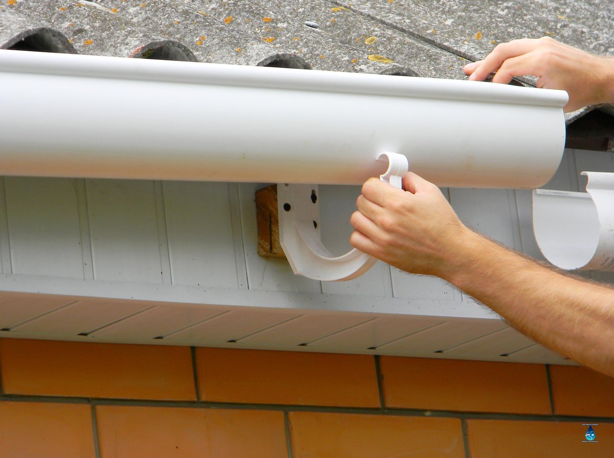 _seamlessgutter's tweet photo. At All Seamless Rain Gutters LLC, we take pride in delivering quality workmanship and competitive pricing for all your gutter cleaning needs. Trust us to enhance the functionality and longevity of your gutters. Call us today at (951) 282-8819. https://t.co/SIdLeuWiOh