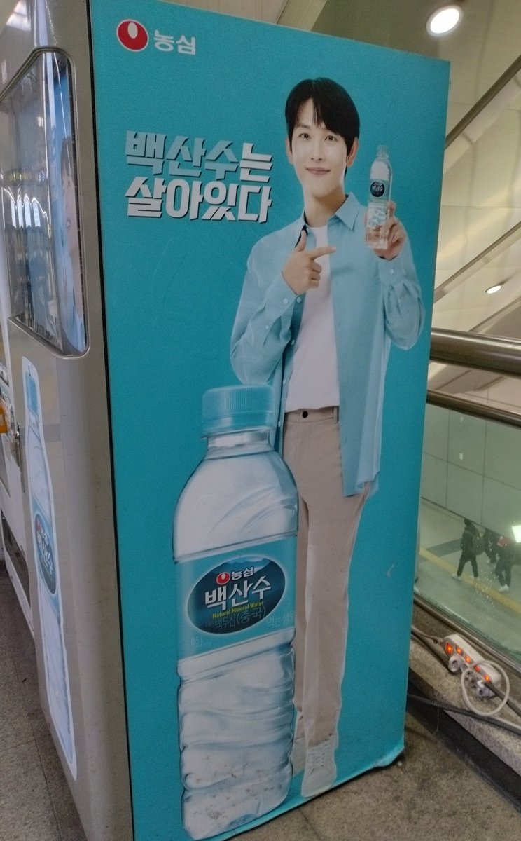 MINA07100927's tweet photo. 先月末に娘と韓国へ
旧正月の連休や雪と重なり不安だったけど…買い物、食事などやりたいことがだいたいできて良かった☺️
今回は金浦空港着✈️　
地下鉄でシワンをみつけていきなりテンションが上がる↑ https://t.co/tLAfywSy0j