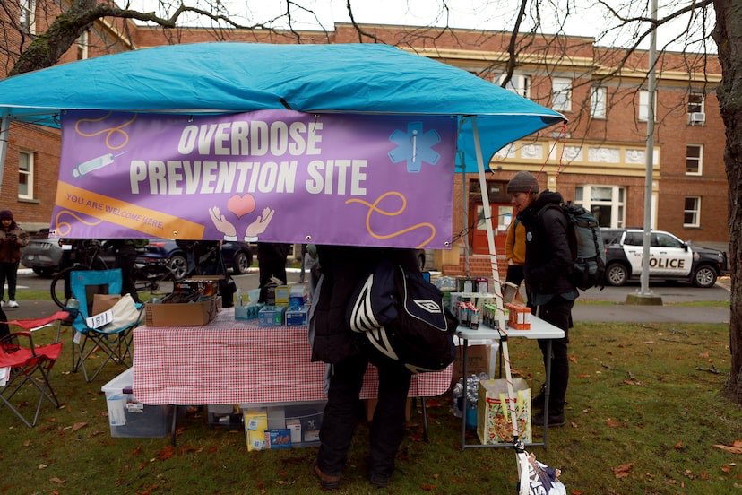 Doctors involved in unsanctioned overdose prevention sites resign in protest theglobeandmail.com/canada/article…