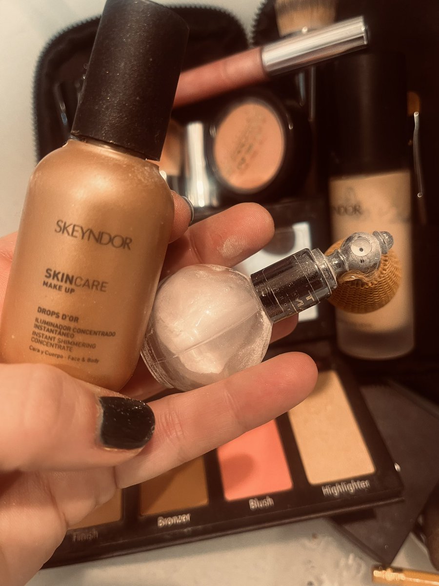 “ As vezes na vida do precisamos de glow pra sair no film.”

Alguns somriures necessiten maquillatge 😉