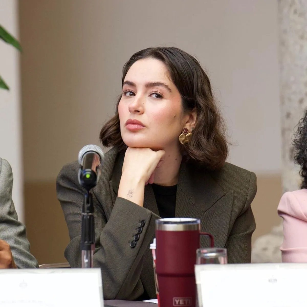 noticias_gab's tweet image. 🔴 Itzul Barrera: 3 meses, $327 mil de sueldo… y cero iniciativas 📄💸

Desde que entró a trabajar en noviembre, la diputada de Morena no ha presentado ni una sola iniciativa.

Pero eso sí, ya cobró $327 mil pesos de sueldo y otros $330 mil para asesores. Todo, por supuesto,…