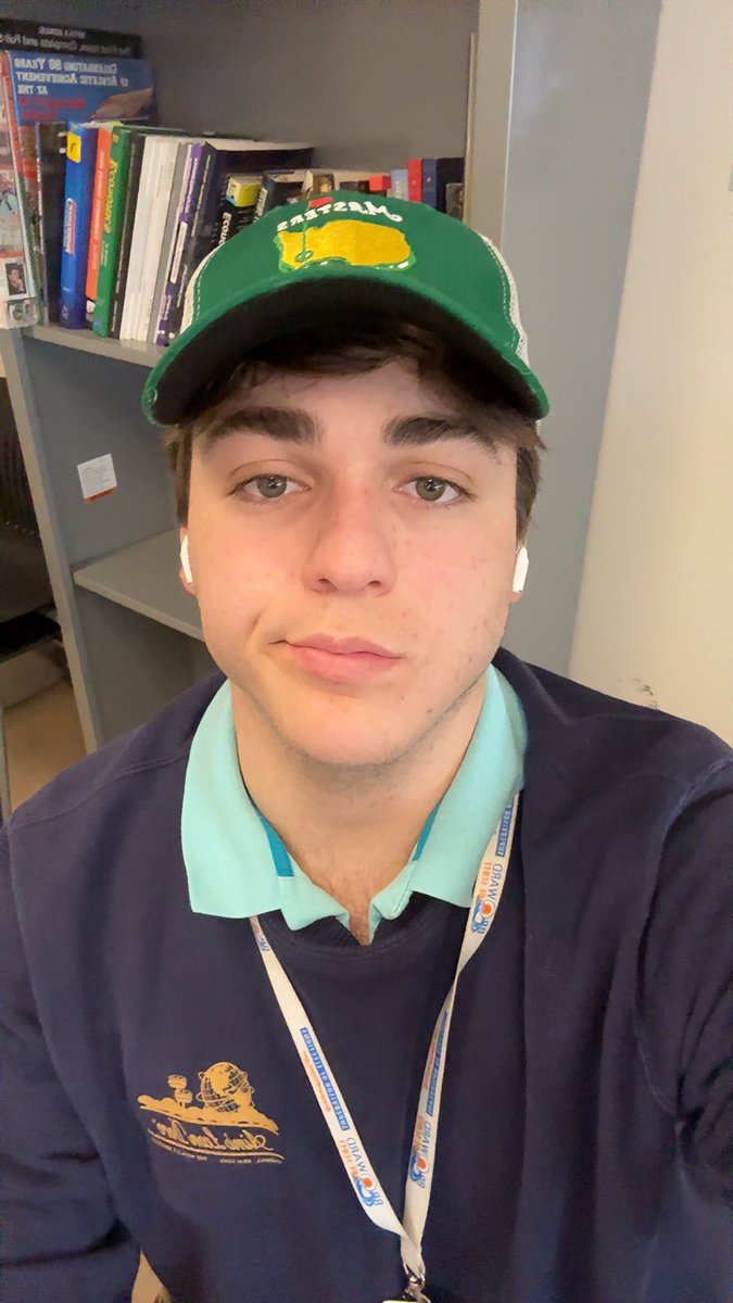 JuanSaBrew's tweet photo. Lowkey wanna play golf today https://t.co/j0Ui4pieHu
