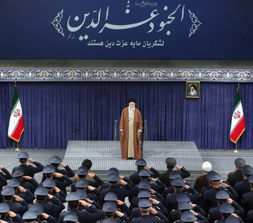 SfryFrshad's tweet photo. ۱۴۰۳/۱۱/۱۹
رهبر انقلاب:
رفتند، آمدند، مذاکره کردند، دست دادند، همه کار کردند، یک معاهده‌ای تشکیل شد...
طرف ایرانی هم سخاوت به خرج داد و هم امتیاز داد. اما همان معاهده را آمریکایی‌ها عمل نکردند!! https://t.co/6Rj9JNlnMU