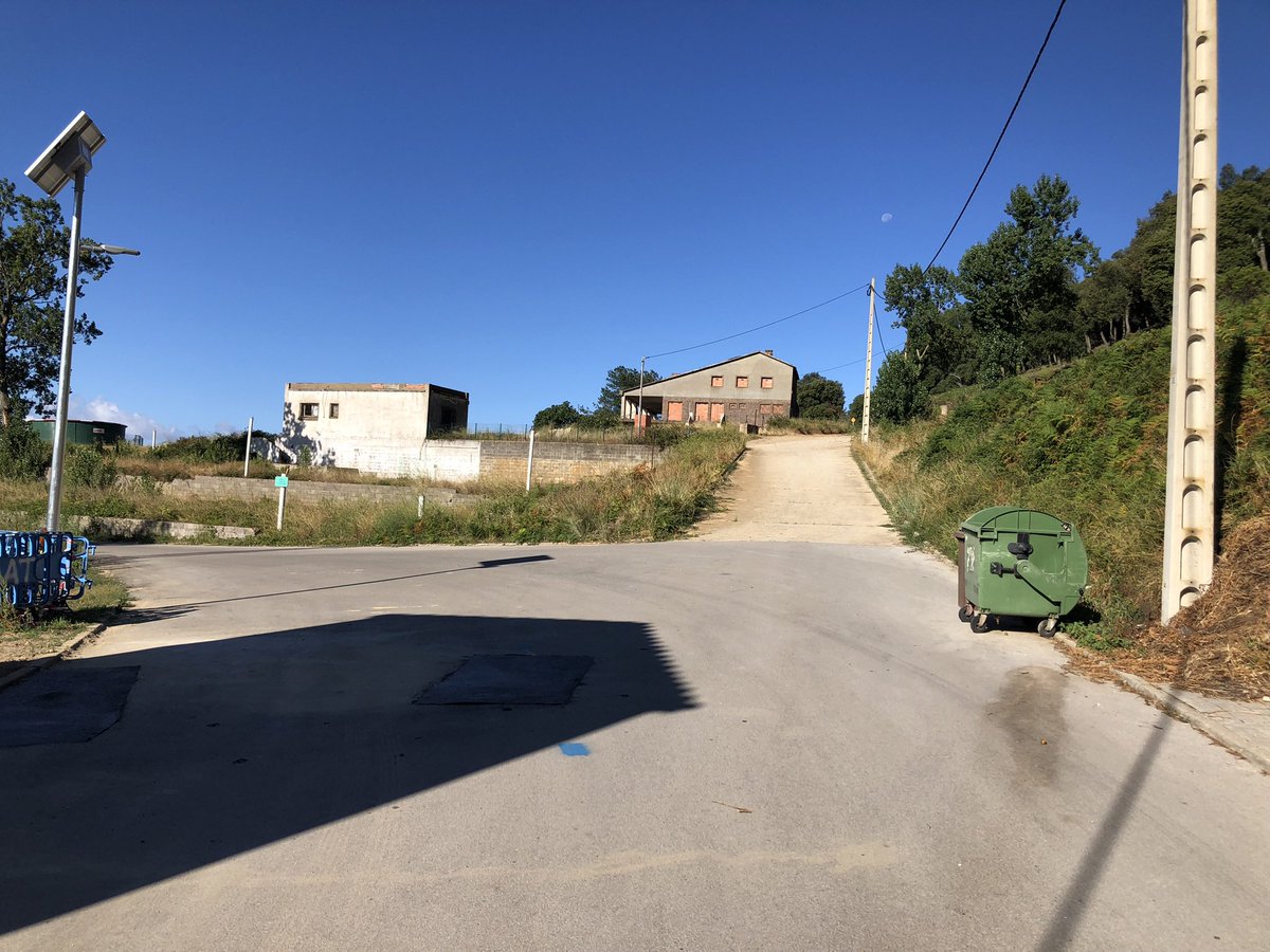 portsnbicicleta's tweet photo. 🚵🏼 Ascens a la urbanització Font Montnegre (582 m) #maresme

🏘️ Des de Sant Iscle de Vallalta: 5,4 km al 8,6% (màx. 22,0% 🤪); 464 m desnivell. 

🔗 https://t.co/bqkFv6Sg4T 

#portsenbicicleta #cicloturisme #urbanitzaciófontmontnegre #santiscledevallalta https://t.co/RL1Ikr5OIU