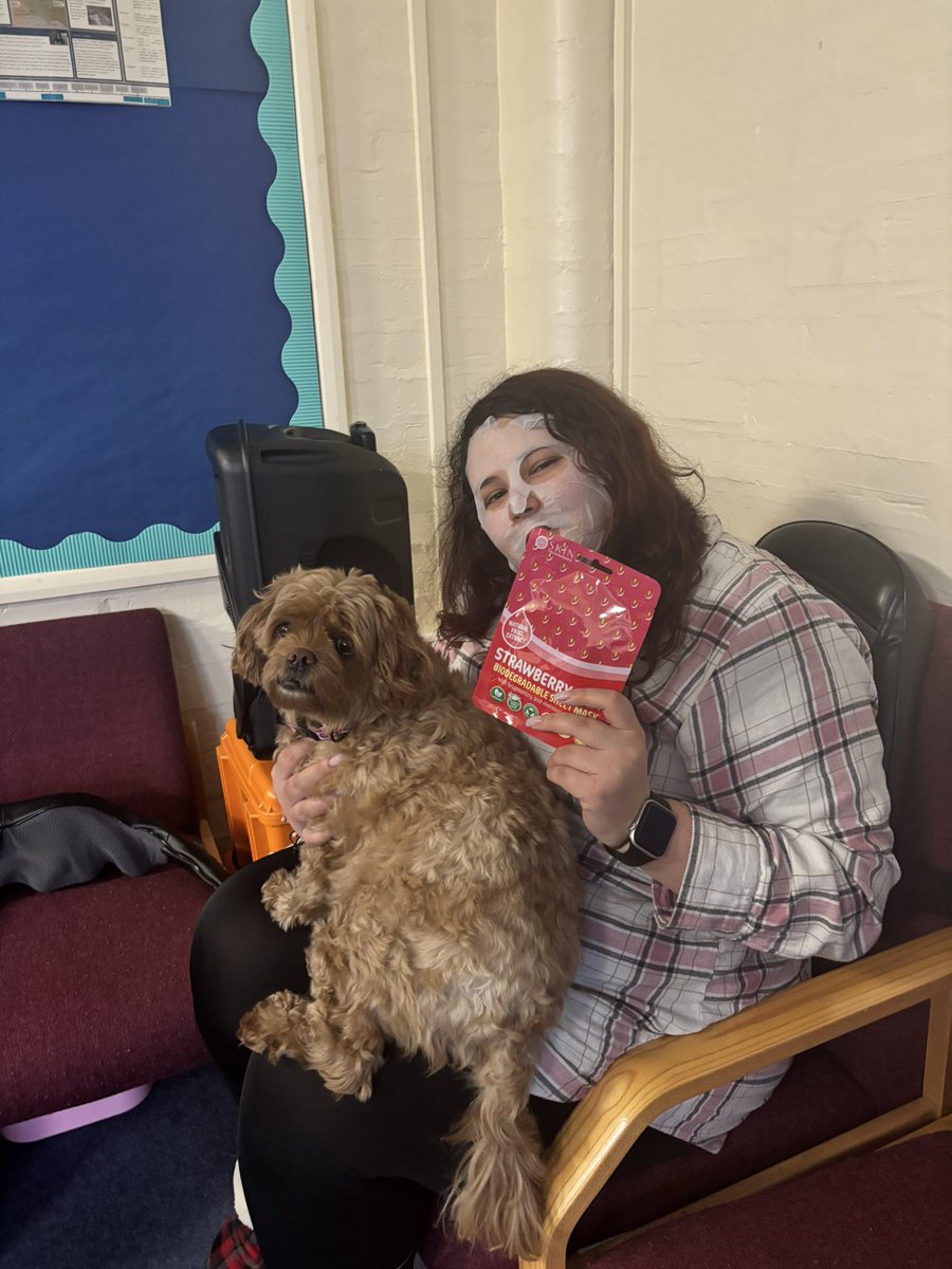 arktindal's tweet photo. 💛 Staff play a crucial role in supporting children’s #mentalhealth so it’s important we support theirs! 💛

The Tindal staff room became a spa this afternoon! #TeamTindal enjoyed some delicious treats, music, face masks, massages and some much needed Phoebe time! 🐾 

@Place2Be https://t.co/eLGJnElrep
