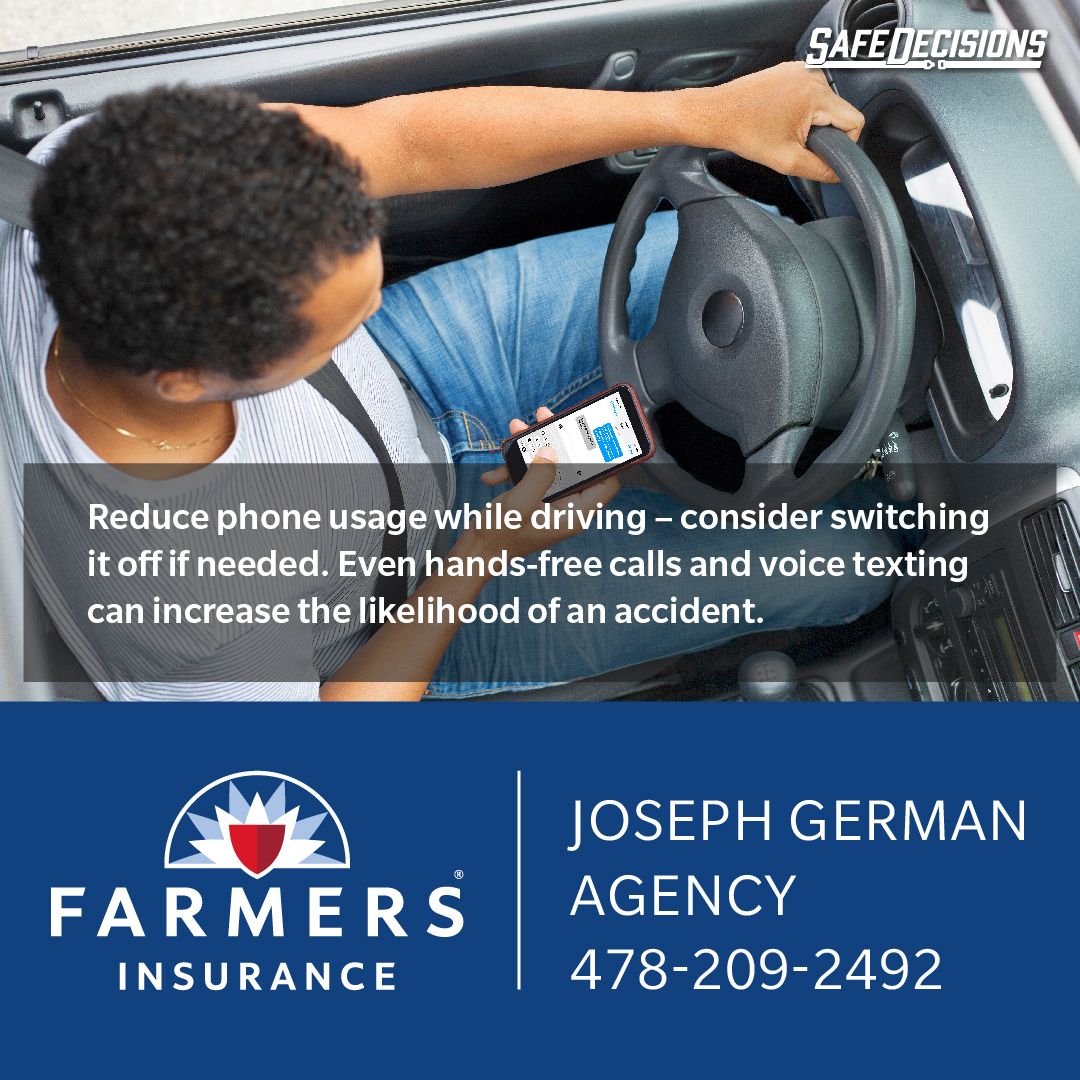 PHS_Football1's tweet photo. Texting or talking on the phone without a hands-free device while driving is always a bad idea. Keep your focus on the road, not your phone. #DriveSafeDW https://t.co/2GOYdv3KAh