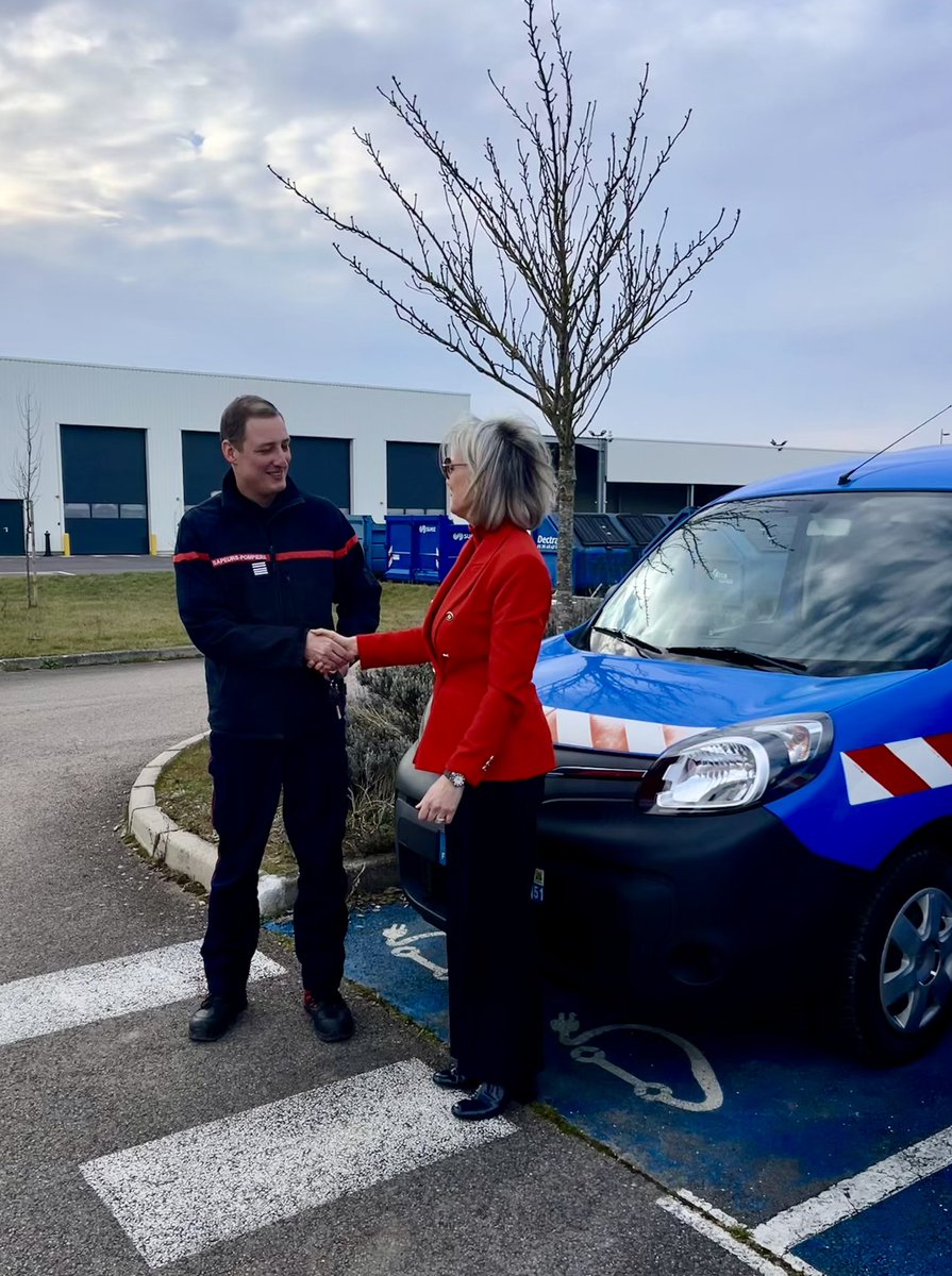 Enedis en Champagne-Ardenne (@enedis_car) on Twitter photo Agir ensemble pour un avenir plus durable. A #Troyes, nous remettons un véhicule #électrique 🚙 au <a href="/SDIS_10/">Sapeurs-pompiers de l'Aube 1⃣0⃣</a>. Un partenariat au service de l’environnement et de la solidarité ! 🤝 Agir ensemble pour un avenir plus durable. A #Troyes, nous remettons un véhicule #électrique 🚙 au <a href="/SDIS_10/">Sapeurs-pompiers de l'Aube 1⃣0⃣</a>. Un partenariat au service de l’environnement et de la solidarité ! 🤝