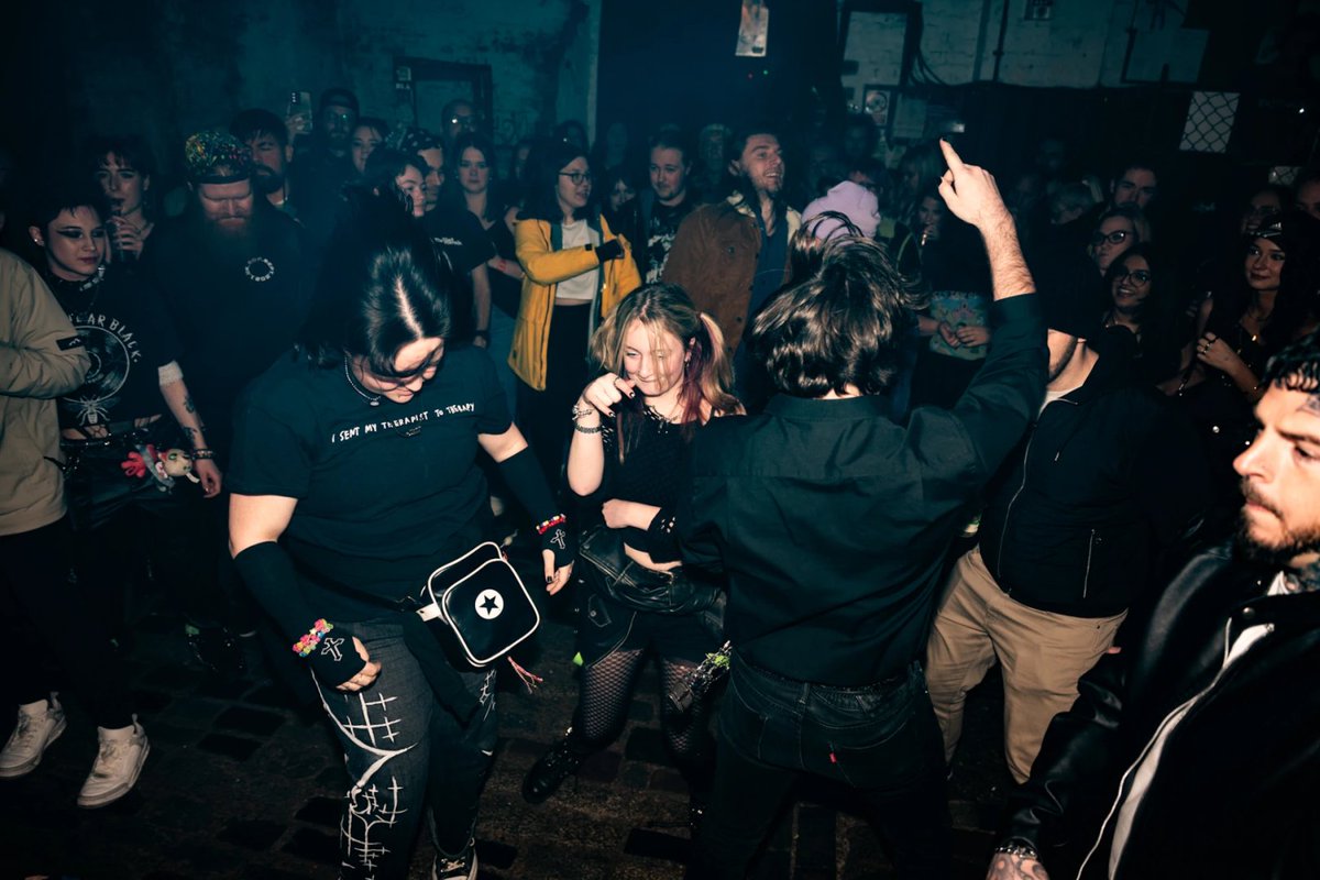 <a href="/TheHaraBand/">THE HARA</a> and <a href="/EvilleBand/">Eville</a> cause bedlam at Brighton's Green Door Store as the 'Fuel The System' tour continues to ignite venues across the UK.
🔗: v13.net/2025/02/the-ha…
#TheHara #Eville #Brighton #GreenDoorStore #FuelTheSystem #altmetal