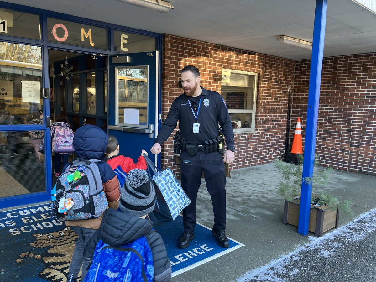 SochaCindy's tweet photo. Fist Bump Friday with our favorite Police and Finn!!@DouglasSuper1 @Douglasmapd https://t.co/jvMymrDHKR