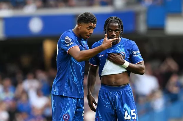 100B_Chelsea's tweet photo. 📰 - Cole #Palmer, Trevoh #Chalobah et  Mathis #Amougou ont été ajoutés à l'effectif pour la Conférence League. 

Roméo #Lavia et Wesley #Fofana ne figurent pas sur la liste en raison de blessures et de la gestion de la charge de travail à l'avenir.

[@Matt_Law_DT 🥇] #CFC https://t.co/FCI65quyhK