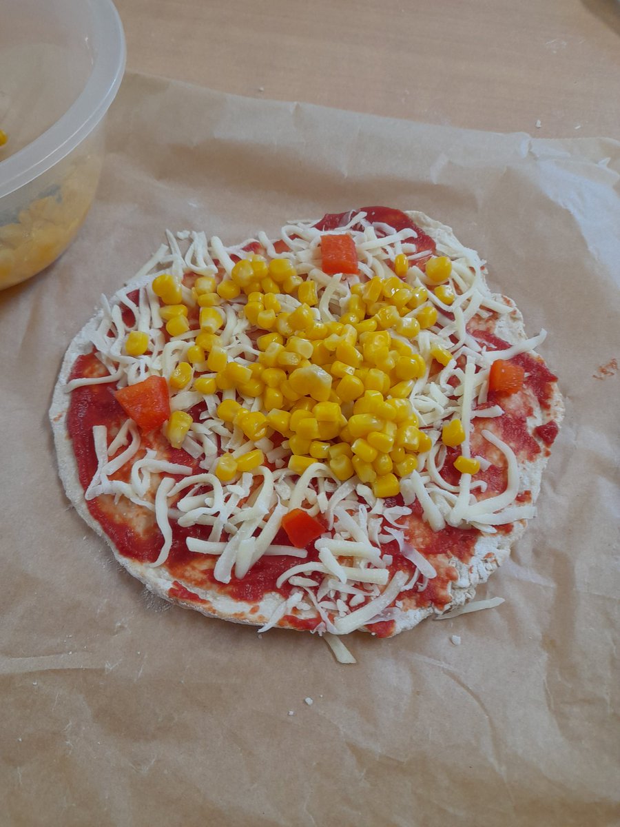 Pizzas come in all shapes and sizes at family cook clubs. Homemade pizza is always the best, especially with a rainbow if veg! #eatwell <a href="/PhunkyFoods/">PhunkyFoods</a> <a href="/wiltscouncil/">Wiltshire Council #WiltshireTogether</a>