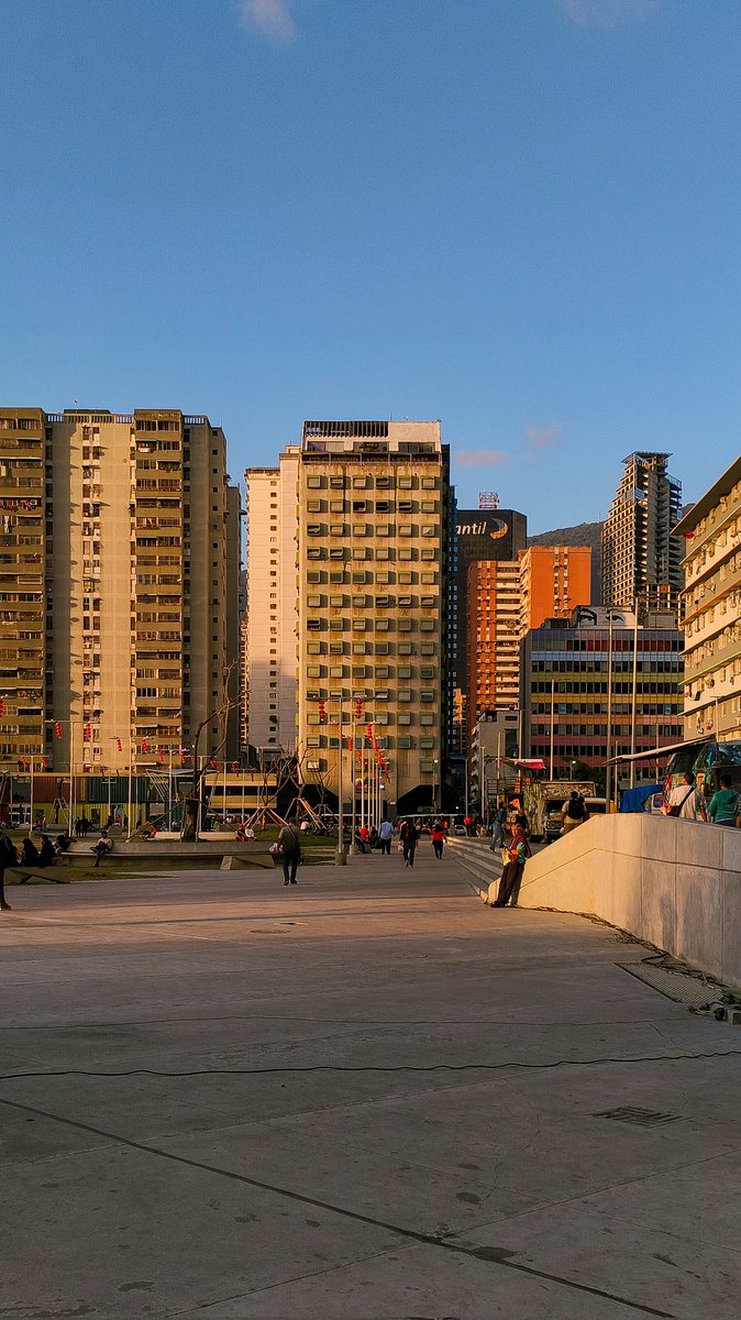 arquimontero's tweet photo. T A R D E S

📍Plaza Venezuela / Bellas Artes https://t.co/3XLlUyIjXc