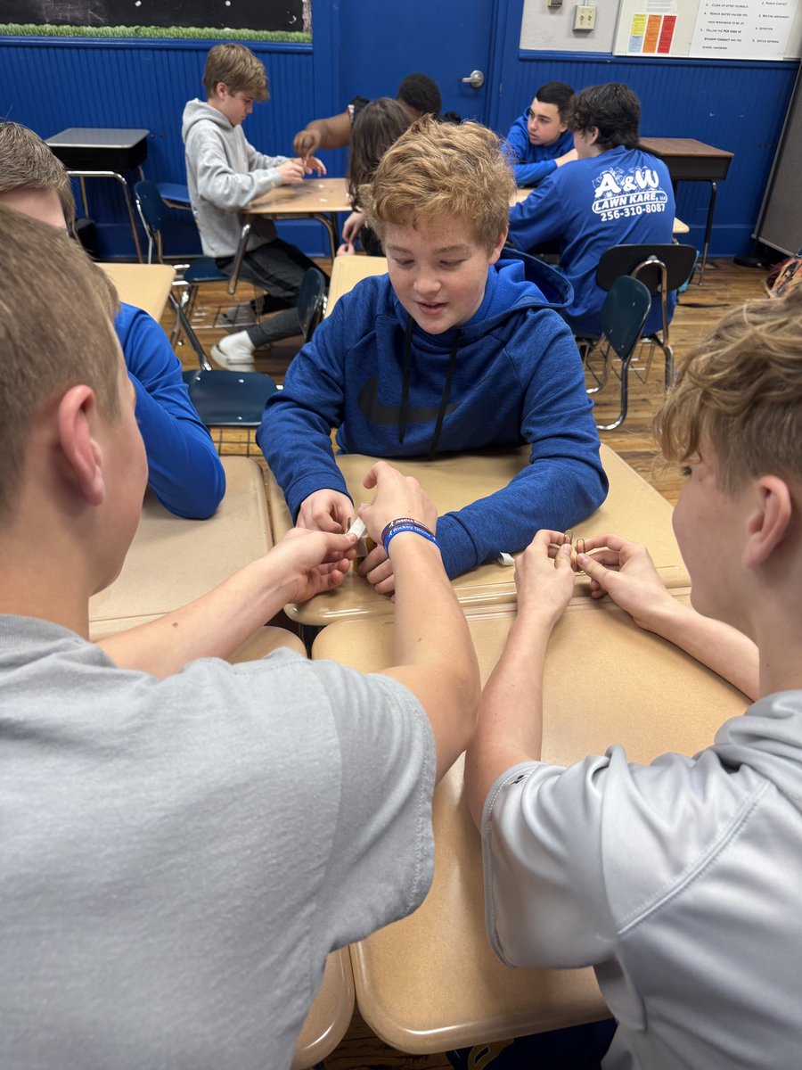 PiedmntMdSchool's tweet photo. 🧲 Science students built electromagnets to explore electricity and magnetism. Through hands-on learning, they saw how electric currents create magnetic fields used in real-world technology! 🔌 #MiddleSchoolScience https://t.co/1LVi7WmkIy