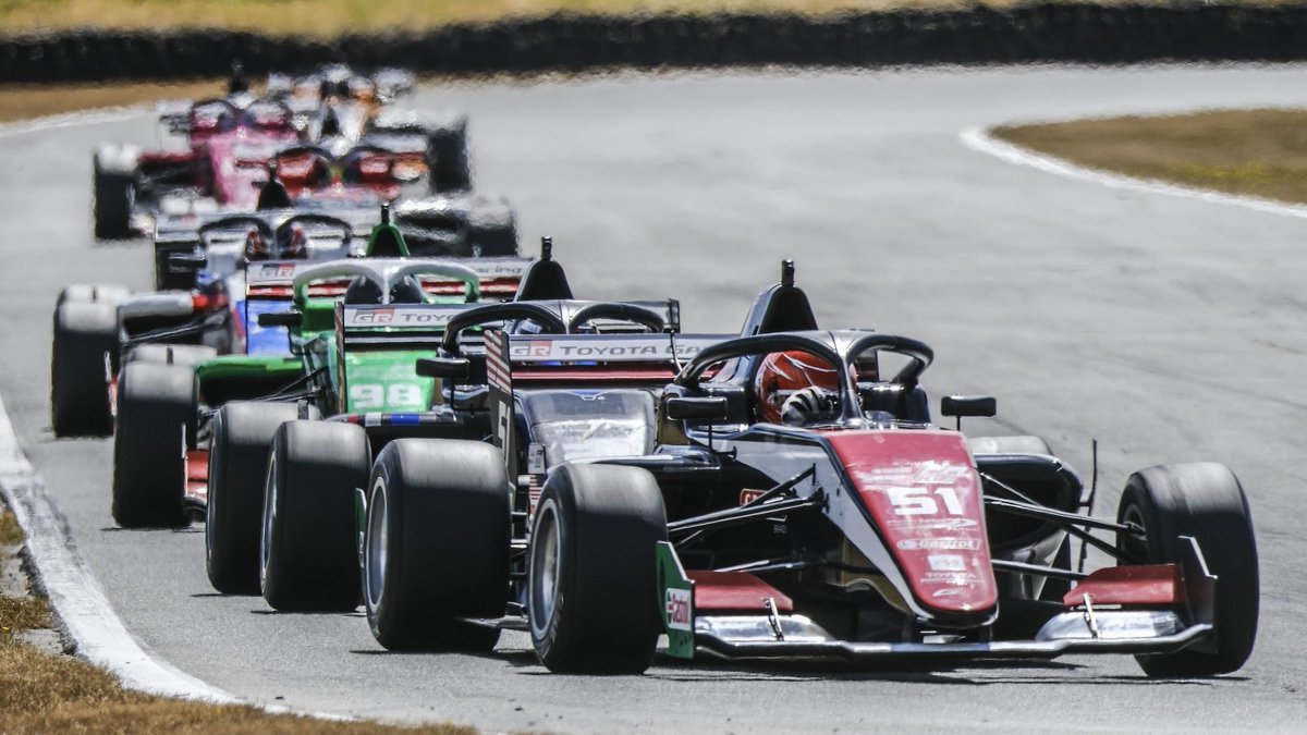 HILO: GP de Nueva Zelanda 2025

Llega el final de la temporada de la FROC, y con esto, una de las joyas más ocultas del automovilismo.
En su 75º aniversario (y su 69ªedición) echa a rodar el único Gran Premio de un país que no es F1.

¿Formato?¿Pilotos?¿Dónde verlo?
👇👇👇