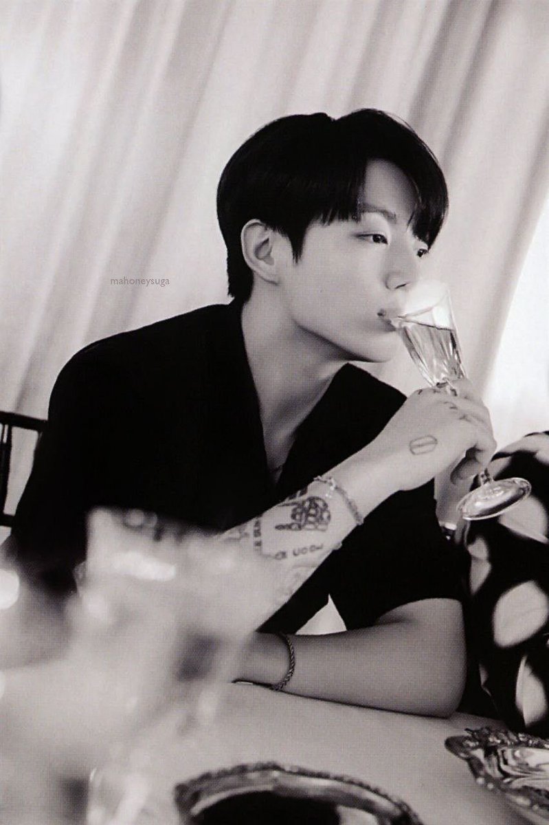 jeonlver97_'s tweet photo. THIS JUNGKOOK https://t.co/RGO1aPpzeP
