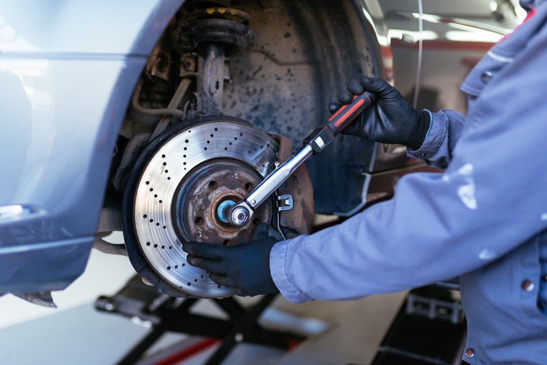 AutoRepairRoyal's tweet photo. The ASE certified mechanics at Royal Auto Repair take pride in providing top quality auto repair. https://t.co/ycGToHcP9r #BeltsAndHoses #ChevroletRepair #ElectricalServices #ShocksAndStruts https://t.co/7USqen0TWk