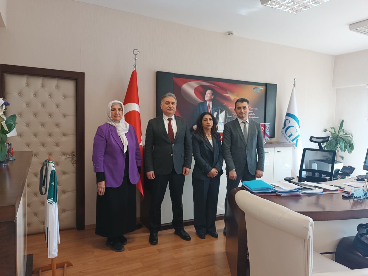 SGK Personel Daire Başkanı Syn. Ahmet KAVGACI'yı makamında ziyaret ederek mesleğimize ilişkin talep ve sorunlarımız kendilerine iletilmiştir.  Bizlere zaman ayırdıkları için kendilerine teşekkür ediyoruz. #sgk #mudder #ahmetkavgaci #sgkmudurleri #sgkpersoneldairebaskani