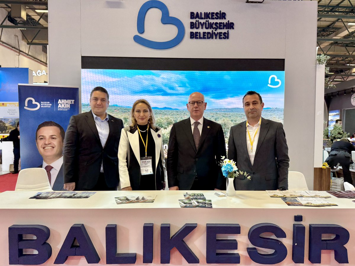 eczserkansari's tweet photo. 📌 Dünyanın en büyük turizm fuarlarından biri olan #EMITT - Doğu Akdeniz Uluslararası Turizm ve Seyahat Fuarına katıldım. Balıkesir Büyükşehir Belediyemizin ve ilçe belediyelerimizin hazırladığı stantları gezerek şehrimizin sahip olduğu tarihi, kültürel ve doğal güzellikleri tanıtma çalışmalarını yerinde gördüm.
Balıkesir’in eşsiz turizm potansiyelini, gerek yerli gerekse yabancı katılımcılarla paylaşmak, bu değerlerimizin hak ettiği ilgiyi görmesi açısından son derece önemli. Standlarımızda gördüğüm özverili çalışmalar ve tanıtımlar, şehrimizin turizmdeki iddiasını bir kez daha ortaya koyuyor.
Bu güzel organizasyonda emeği geçen herkese teşekkür ediyorum. Balıkesir’imizin adını her platformda daha güçlü duyurmak için çalışmaya devam edeceğiz.