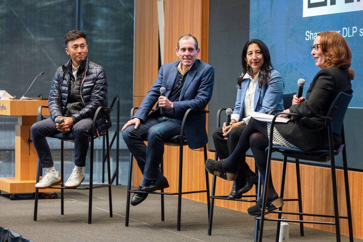 BerkeleyHaas's tweet photo. We celebrated 15 years of the #DefiningLeadershipPrinciples with a special #DeansSpeakerSeries event where Dean Jenny Chatman talked about how she worked with Chancellor @RichLyons to codify our distinctive #HaasCulture. 🎉🧁 https://t.co/4l7TGf6QU6