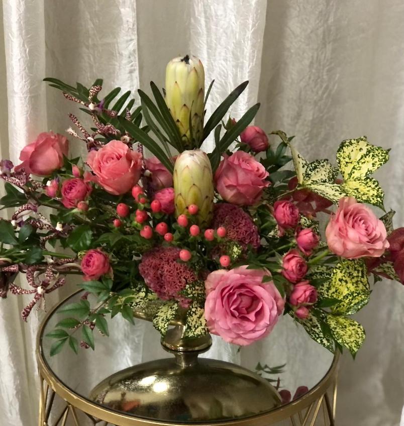 FloralDesign510's tweet photo. Floral Design Studio also makes arrangements for Retail stores and Hotel lobbies too! Give us a call. https://t.co/BReyVc7s7r #BayAreaBouquets #FloristFremont #Florists #WeddingBouquets https://t.co/vnT4E89f7m