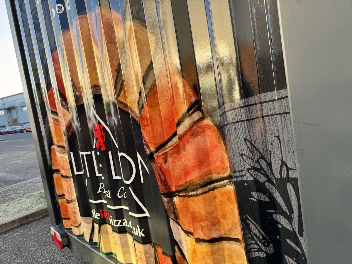 EliteSigns's tweet image. It’s a-pizza time! With this cool #storagecontainer-esk trailer with its tasty new printed #vehiclewrap for @littlelionpizza.

@BSGAUK 
@AveryDennison