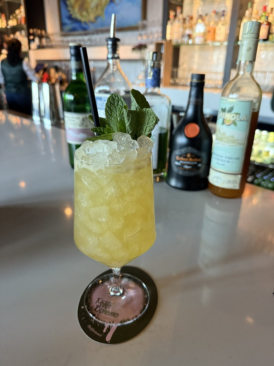 eatinglasvegas's tweet image. Happy Friday! From #DTLV
#PetiteBoheme #cocktailbar #MainStreet 🍸🍹