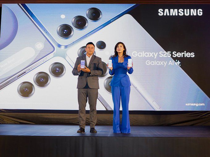 Fran_actua's tweet photo. ¿Es este el fin del iPhone?

Porque Samsung acaba de lanzar la serie Galaxy S25 y es increíble.

Aquí hay 10 cosas locas que puede hacer el Galaxy S25: ⤵️ https://t.co/G9uvKFbiKA