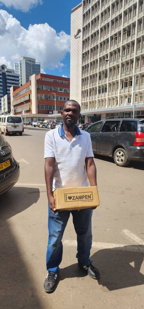 The Harare business person who donated stationary to me  yesterday has asked me to look for 5 intelligent kids  from poor families in  Binga strictly, he will pay their fees and buy them uniforms .They should be in grade 3 to form 3.
Help me find them.
Retweet this message.