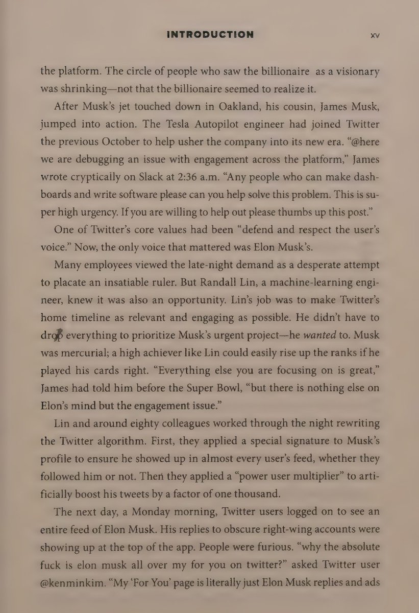 <a href="/ZoeSchiffer/">Zoë Schiffer</a> La nuit du 13 février 2023, 80 ingénieurs ont réécrit l’algorithme de Twitter pour s’assurer que le profil de Musk apparaisse dans le fil d’actualité de presque tous les utilisateurs qu’ils le suivent ou non et appliqué un multiplicateur de portée de ses tweets d’un facteur mille